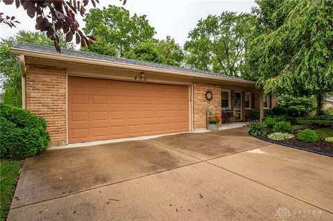 435 Clareridge Ln, Centerville, OH 45458