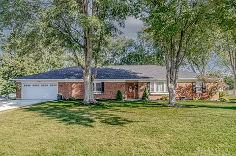1487 Beaushire Cir, Washington Township, OH 45459