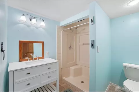 Bath - 1131 Wenbrook Dr, Kettering, OH 45429 photo 3 of 3