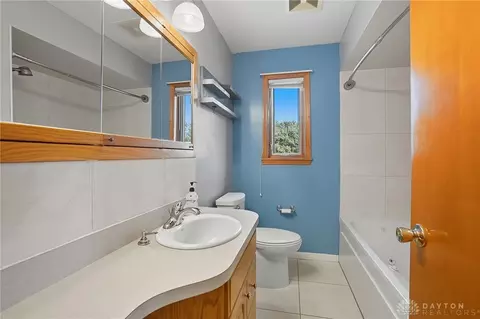 Bath - 1131 Wenbrook Dr, Kettering, OH 45429 photo 1 of 3
