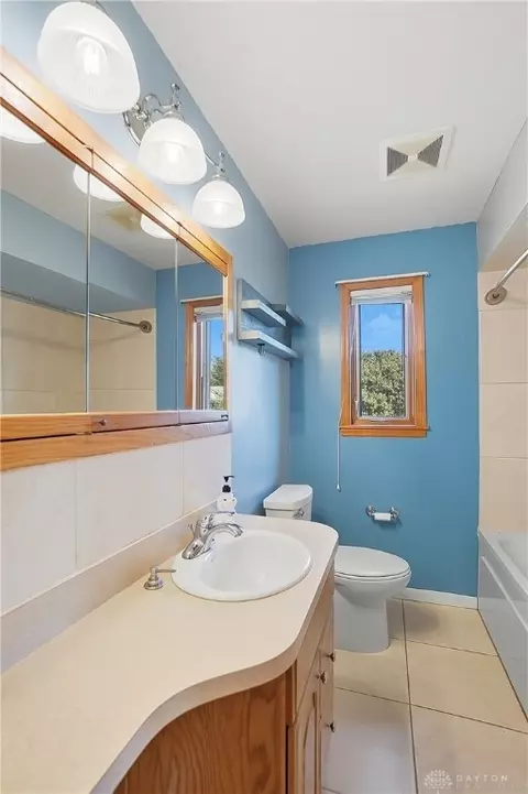 Bath - 1131 Wenbrook Dr, Kettering, OH 45429 photo 2 of 3