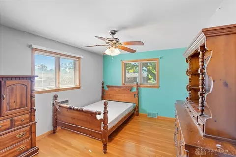Bedroom - 1131 Wenbrook Dr, Kettering, OH 45429 photo 1 of 6
