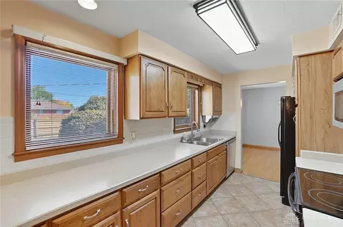 Kitchen - 1131 Wenbrook Dr, Kettering, OH 45429 photo 3 of 4