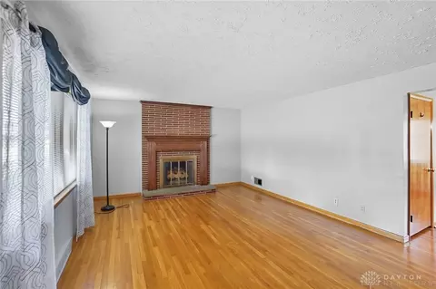 Living - 1131 Wenbrook Dr, Kettering, OH 45429 photo 2 of 3
