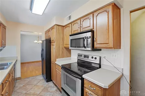 Kitchen - 1131 Wenbrook Dr, Kettering, OH 45429 photo 2 of 4