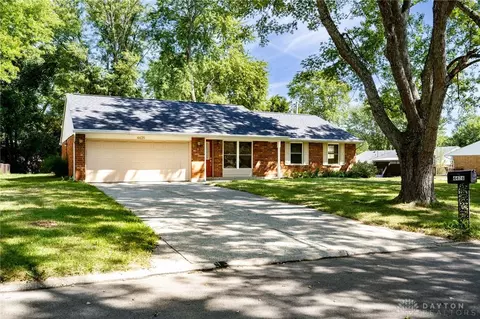 4426 Knob Hill Dr, Bellbrook, OH 45305