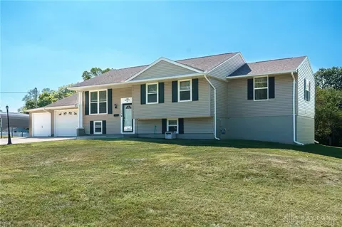 Exterior - 1109 Montgomery Ave, Springfield, OH 45506 photo 3 of 15