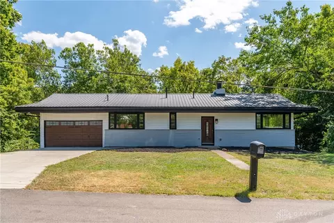 1232 Hollyhill Dr, Miamisburg, OH 45342