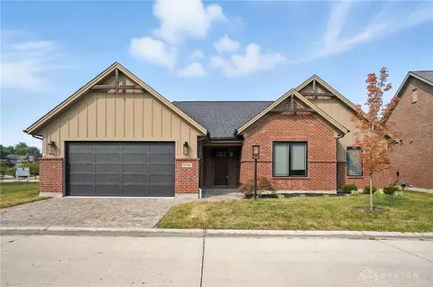 2725 Terraceview Cir, Beavercreek, OH 45431