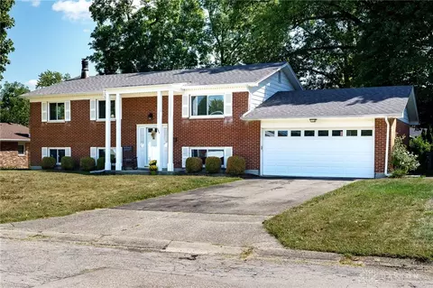 884 Crestmont Dr, Riverside, OH 45431