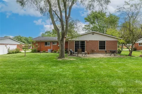 Exterior - 3883 Wimbledon Cir, Kettering, OH 45420 photo 4 of 8