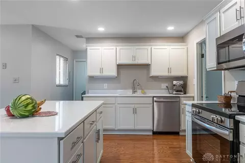 Kitchen - 3883 Wimbledon Cir, Kettering, OH 45420 photo 3 of 4