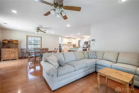 Living - 3883 Wimbledon Cir, Kettering, OH 45420 photo 6 of 6