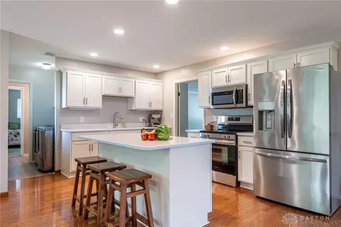 Kitchen - 3883 Wimbledon Cir, Kettering, OH 45420 photo 2 of 4