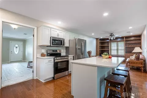 Kitchen - 3883 Wimbledon Cir, Kettering, OH 45420 photo 1 of 4
