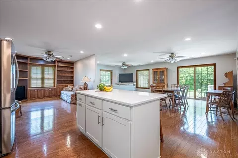 Kitchen - 3883 Wimbledon Cir, Kettering, OH 45420 photo 4 of 4