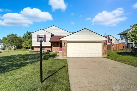 1025 Lord Fitzwalter Dr, Miamisburg, OH 45342