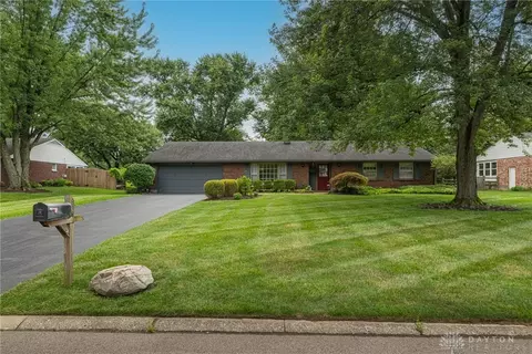 636 Hyde Park Dr, Dayton, OH 45429