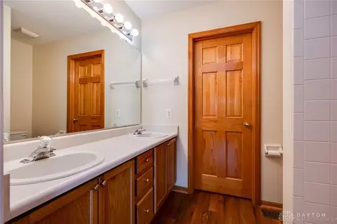 Bath - 7201 Brookmeadow Dr, Dayton, OH 45459 photo 1 of 3