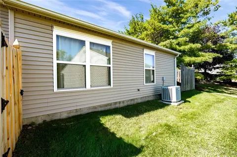 Exterior - 7201 Brookmeadow Dr, Dayton, OH 45459 photo 7 of 8