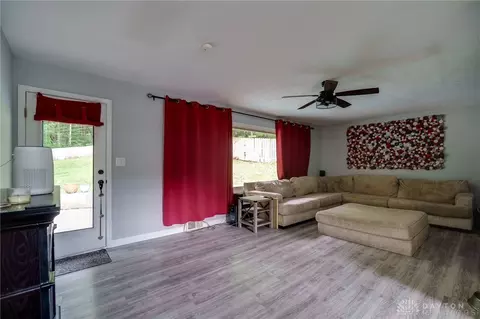 Living - 201 Beech Dr, Springfield, OH 45504 photo 2 of 4