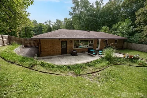 Exterior - 201 Beech Dr, Springfield, OH 45504 photo 2 of 6