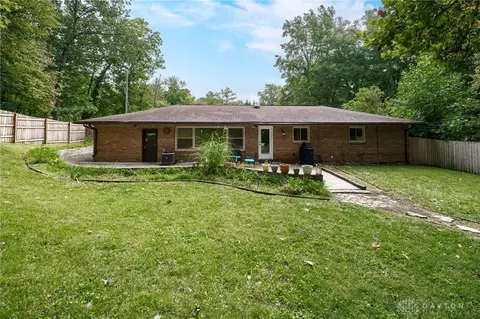 Exterior - 201 Beech Dr, Springfield, OH 45504 photo 4 of 6