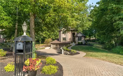 3 Lake Ridge Dr, Piqua, OH 45356