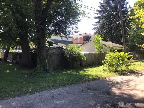 Exterior - 317 S Plum St, Springfield, OH 45506 photo 4 of 7