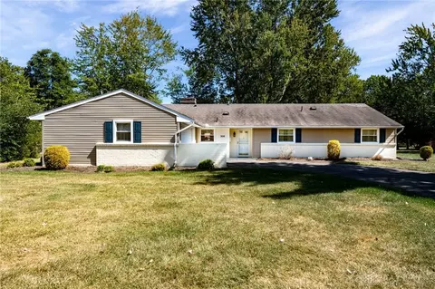 306 Monarch Rd, Dayton, OH 45458