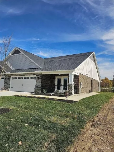 5011 Waterford Ln, Middletown, OH 45042