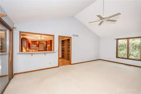 Living - 8531 Eagle Rdg, Springboro, OH 45066 photo 11 of 13