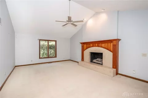 Living - 8531 Eagle Rdg, Springboro, OH 45066 photo 8 of 13