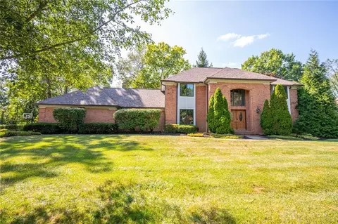Exterior - 8531 Eagle Rdg, Springboro, OH 45066 photo 3 of 11