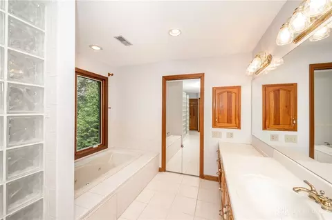 Bath - 8531 Eagle Rdg, Springboro, OH 45066 photo 4 of 6