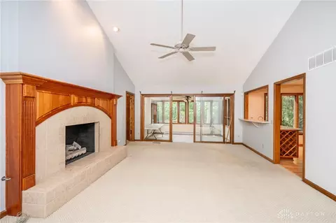 Living - 8531 Eagle Rdg, Springboro, OH 45066 photo 10 of 13