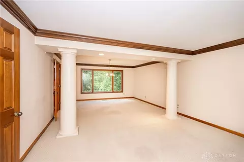 Living - 8531 Eagle Rdg, Springboro, OH 45066 photo 2 of 13