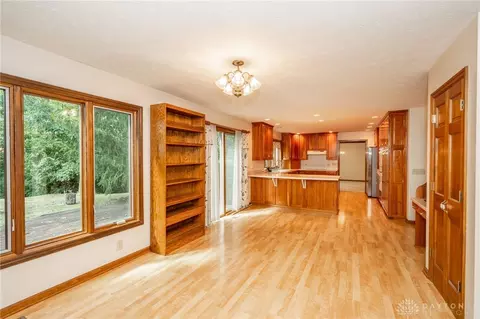 Living - 8531 Eagle Rdg, Springboro, OH 45066 photo 7 of 13