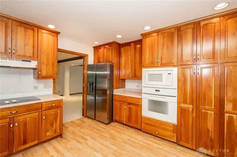 Kitchen - 8531 Eagle Rdg, Springboro, OH 45066 photo 3 of 7