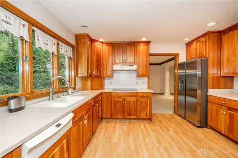 Kitchen - 8531 Eagle Rdg, Springboro, OH 45066 photo 5 of 7