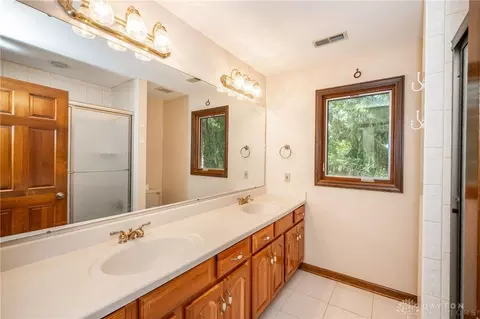 Bath - 8531 Eagle Rdg, Springboro, OH 45066 photo 1 of 6