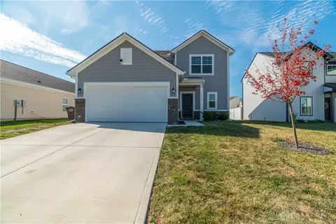 1513 Arrowhead Dr, Piqua, OH 45356