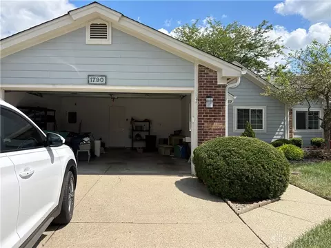 1790 Yardley Cir, Dayton, OH 45459