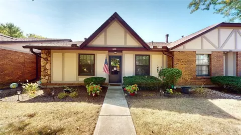688 Pine Needles Dr, Washington Township, OH 45458
