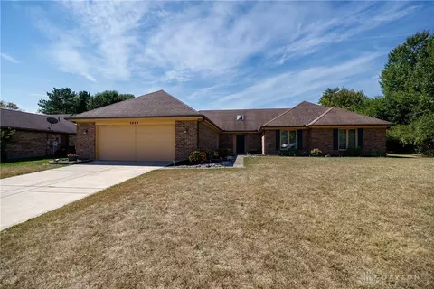 5049 Pebble Brook Dr, Englewood, OH 45322