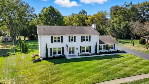 7640 Cloverbrook Park Dr, Centerville, OH 45459