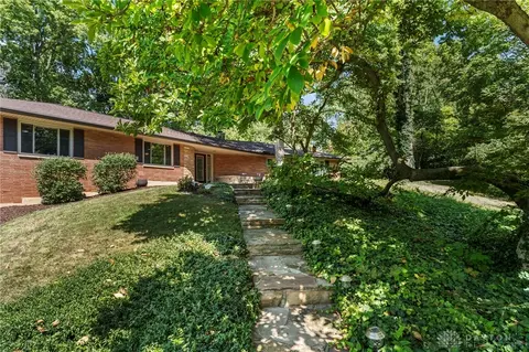 425 Ivycrest Ter, Dayton, OH 45429