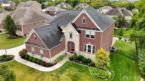 7053 Laurel Oaks Dr, West Chester, OH 45069