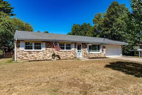 204 E Roger Dr, Trenton, OH 45067