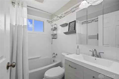 Bath - 1414 Ronald Rd, Springfield, OH 45503 photo 1 of 4